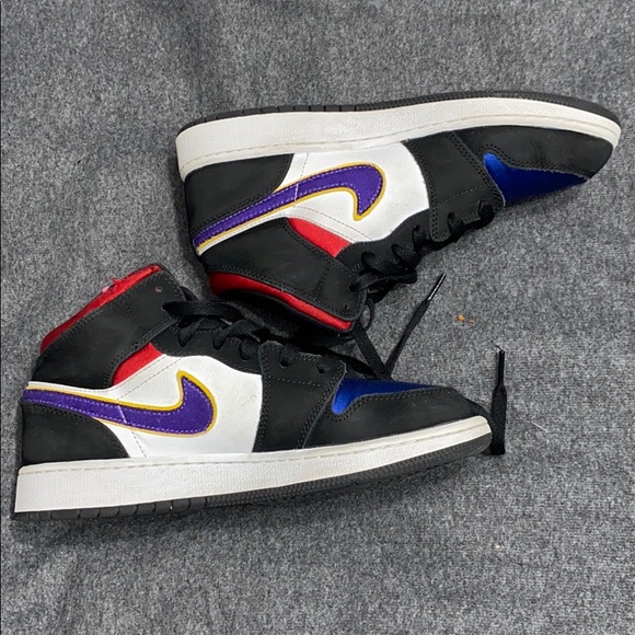 Jordan Mid 1s - Picture 1 of 1